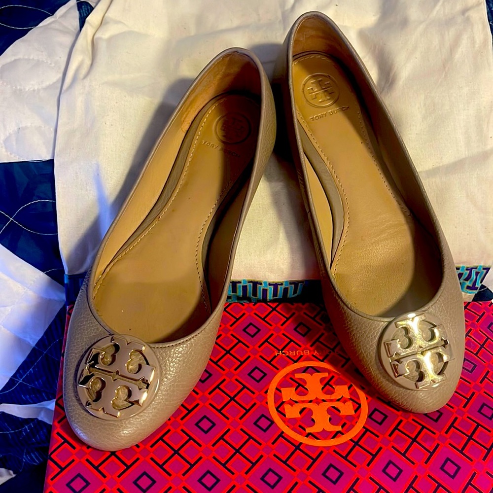 Flat Tory Burch, very good conditions, leather, no stain, hardly used.